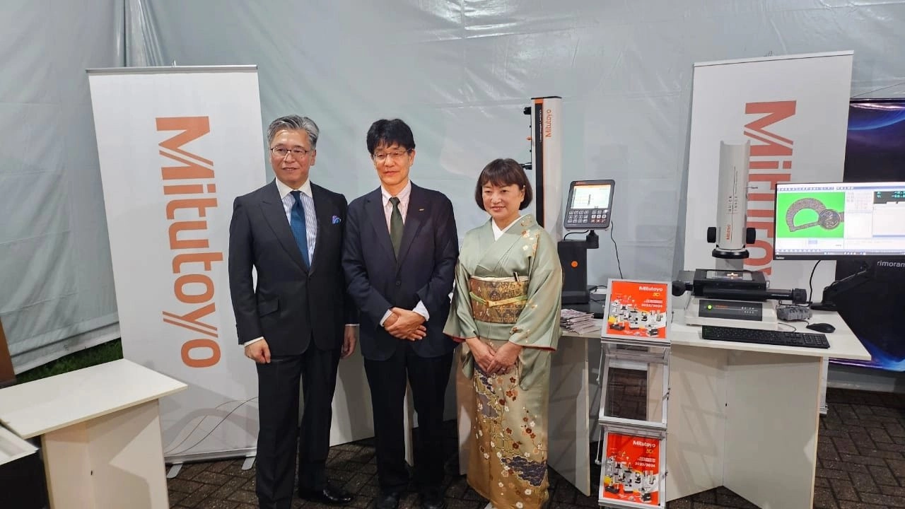 Mitutoyo participa de celebrações do aniversário do imperador do Japão